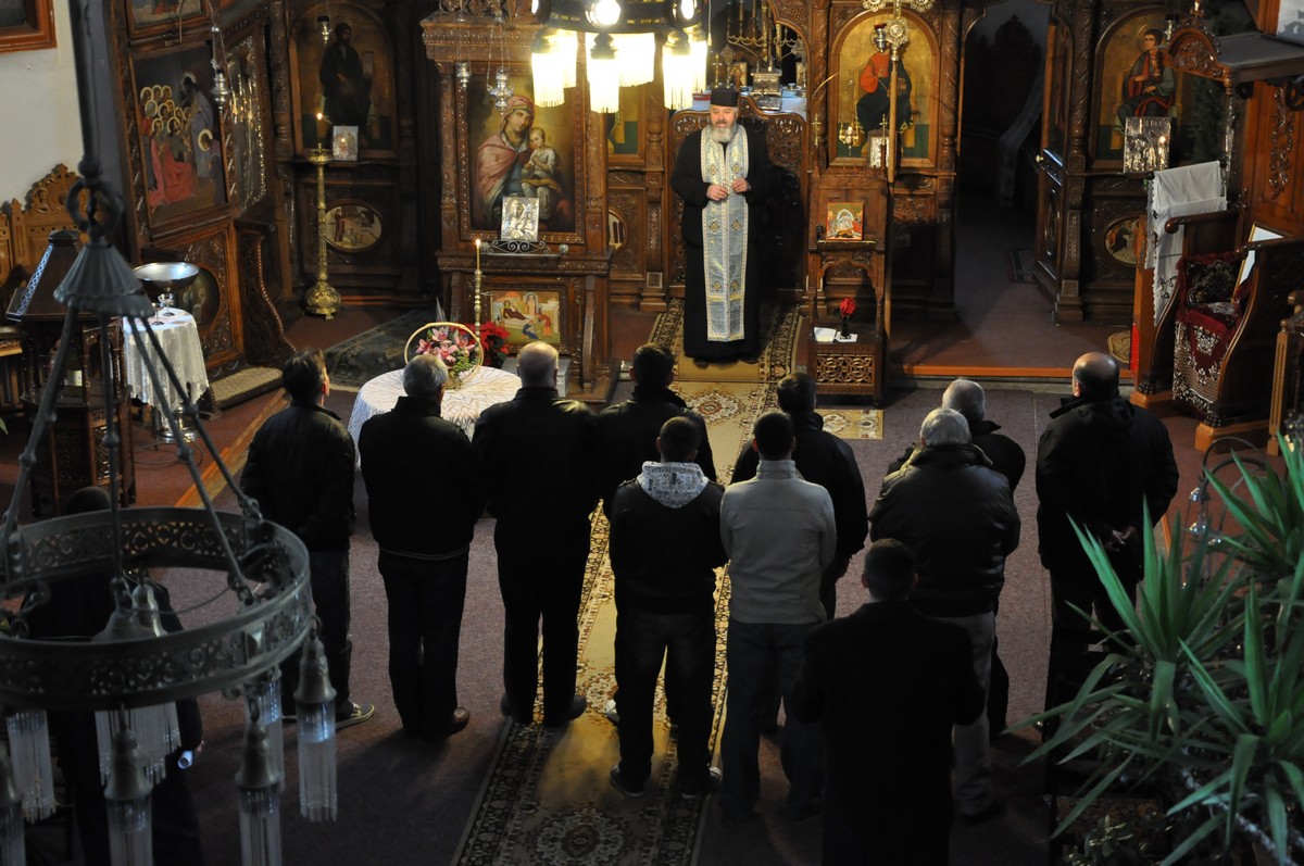 Deţinuţi în pelerinaj la Biserica Toma Cozma