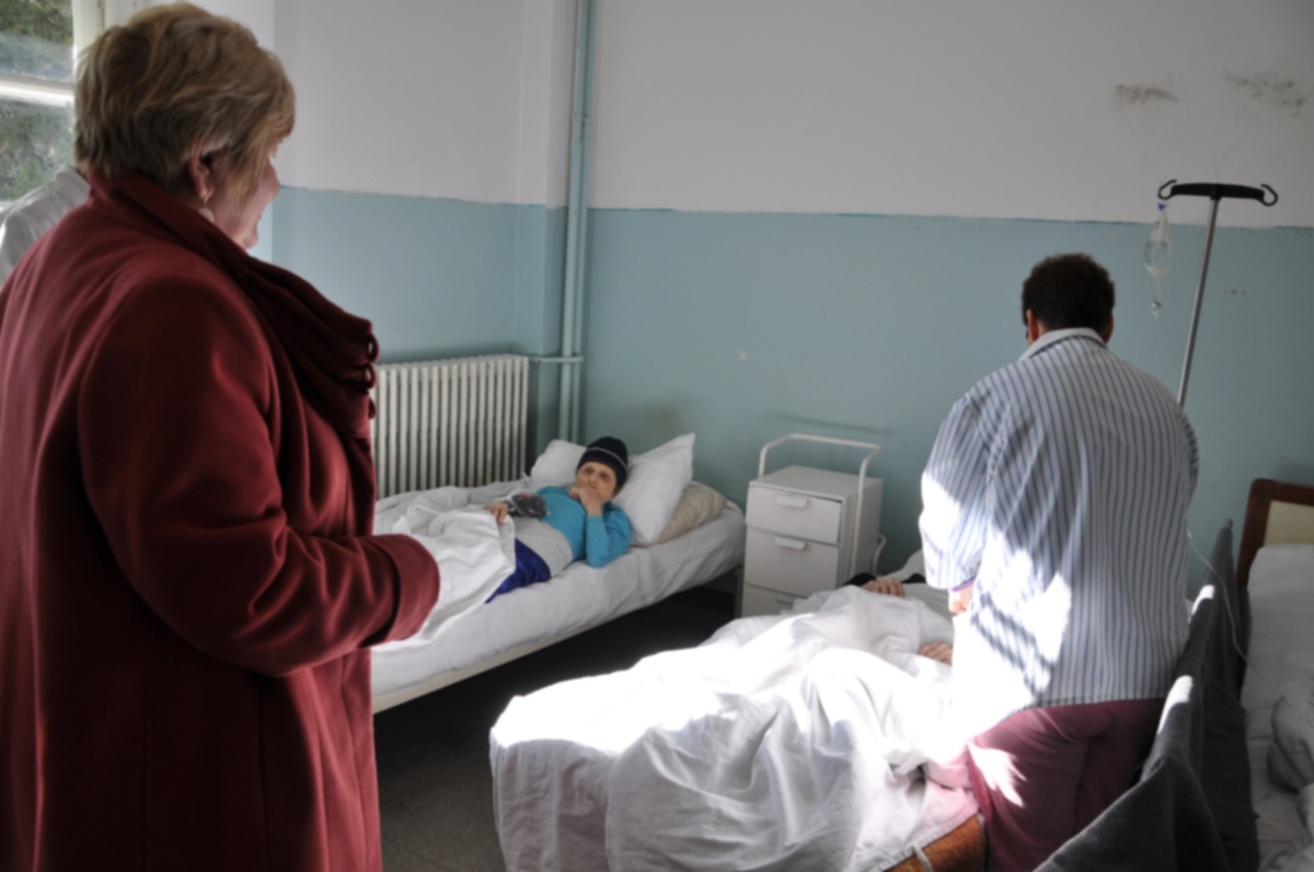 Daruri de la Moş Nicolae pentru pacienţii de la Bârnova