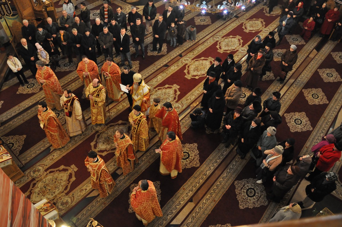 IPS Teodosie a slujit Sfânta Liturghie la Gura Humorului