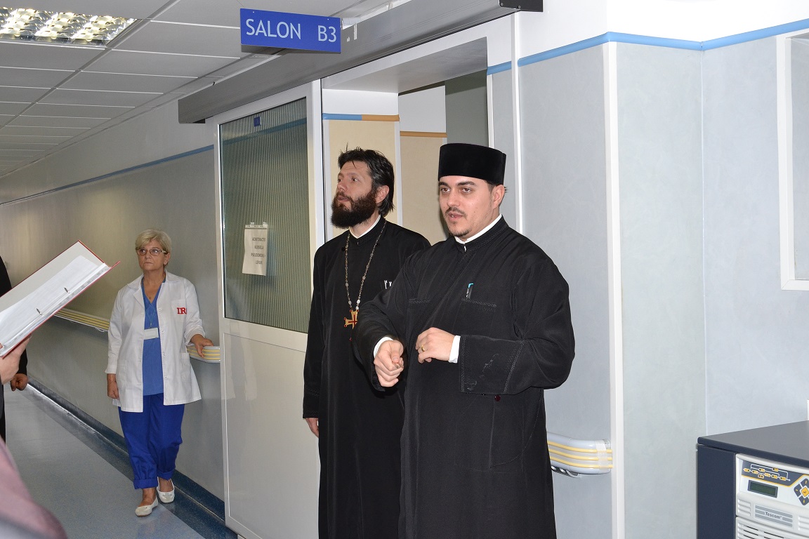 Cântări vesele și triste la Institutul Regional de Oncologie din Iași