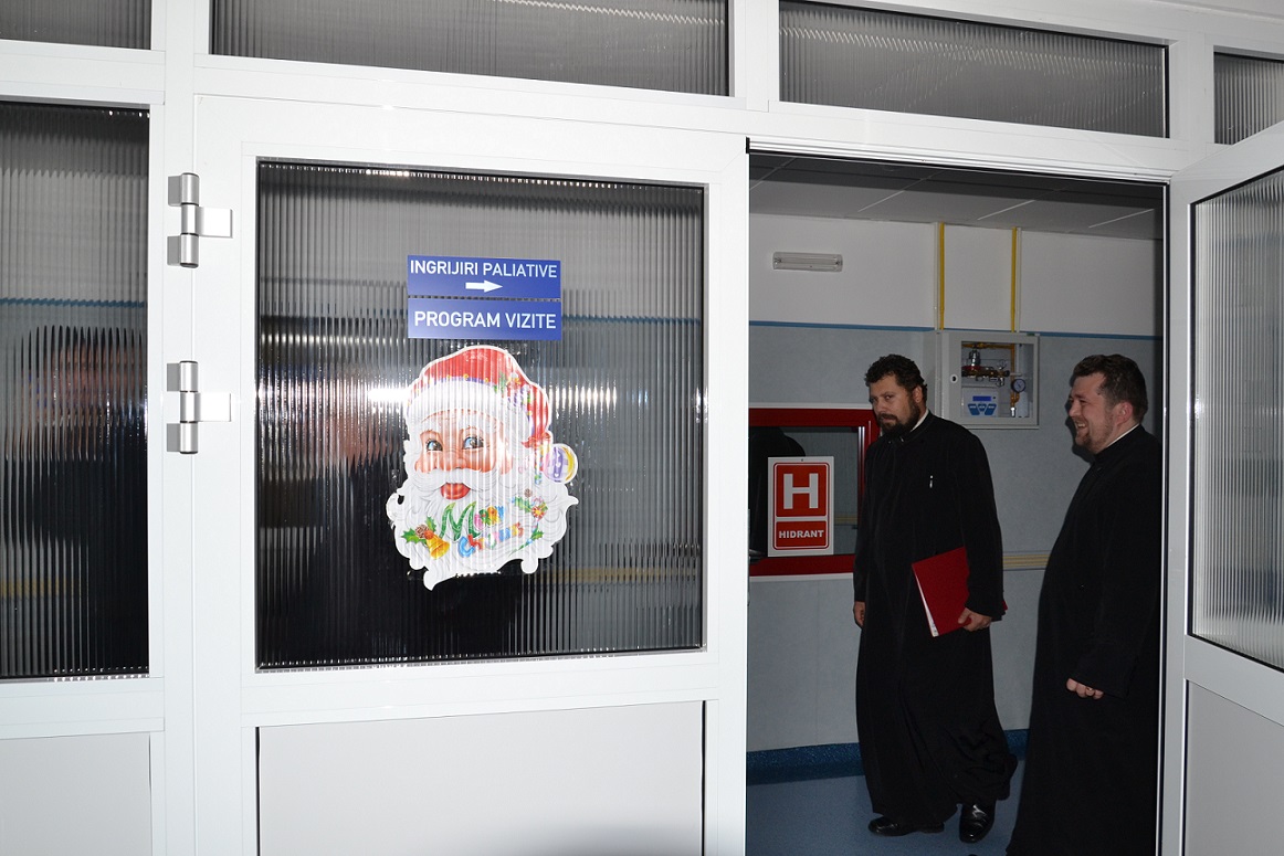 Cântări vesele și triste la Institutul Regional de Oncologie din Iași