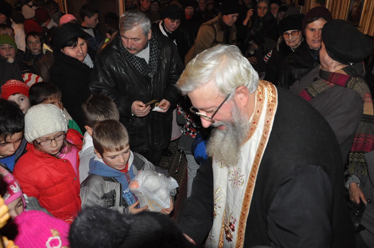 Copiii de la Andrieşeni au primit cadouri de la Sfântul Nicolae