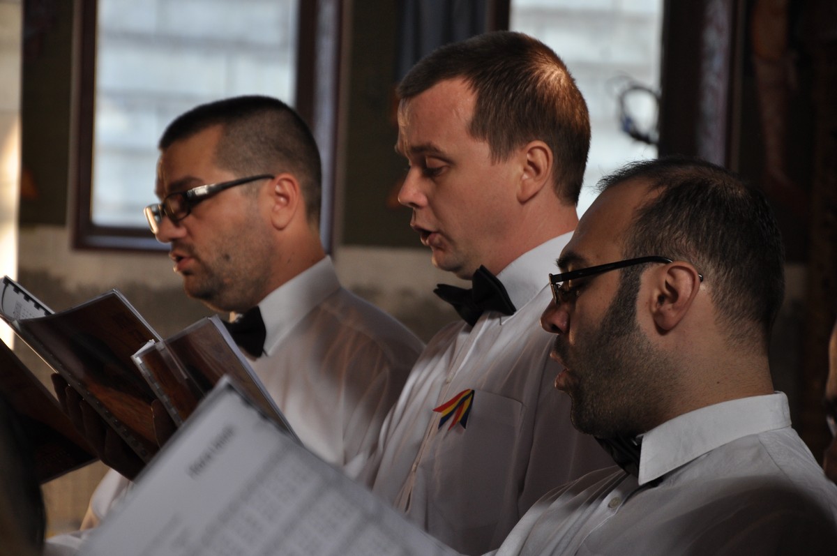 Concert de colinde şi cântece patriotice la Biserica &quot;Sfântul Nectarie&quot;