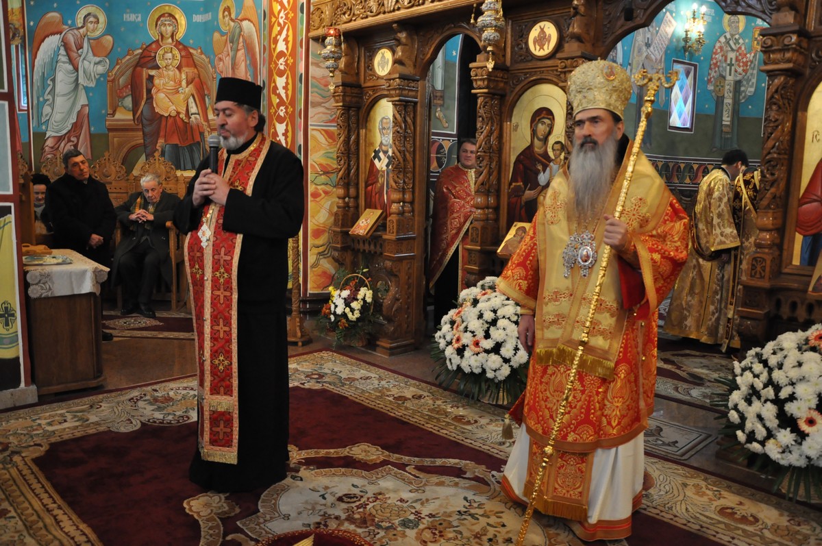 IPS Teodosie a slujit Sfânta Liturghie la Gura Humorului