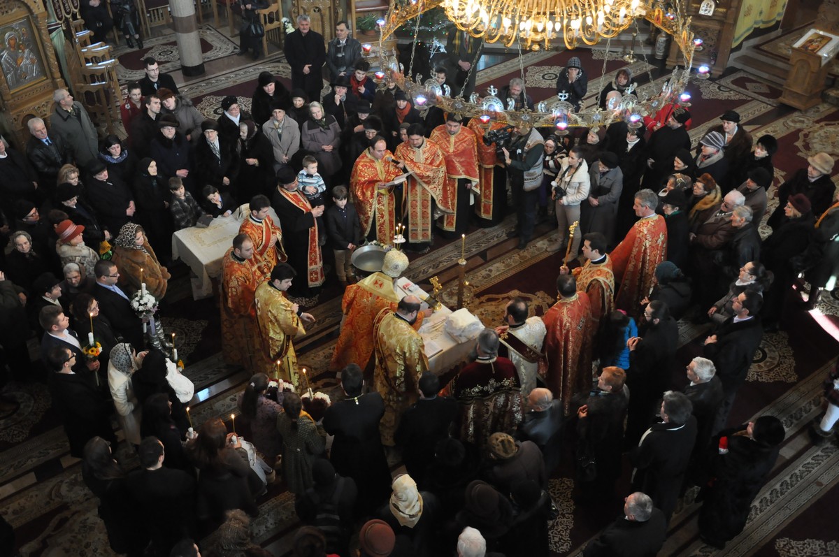 IPS Teodosie a slujit Sfânta Liturghie la Gura Humorului