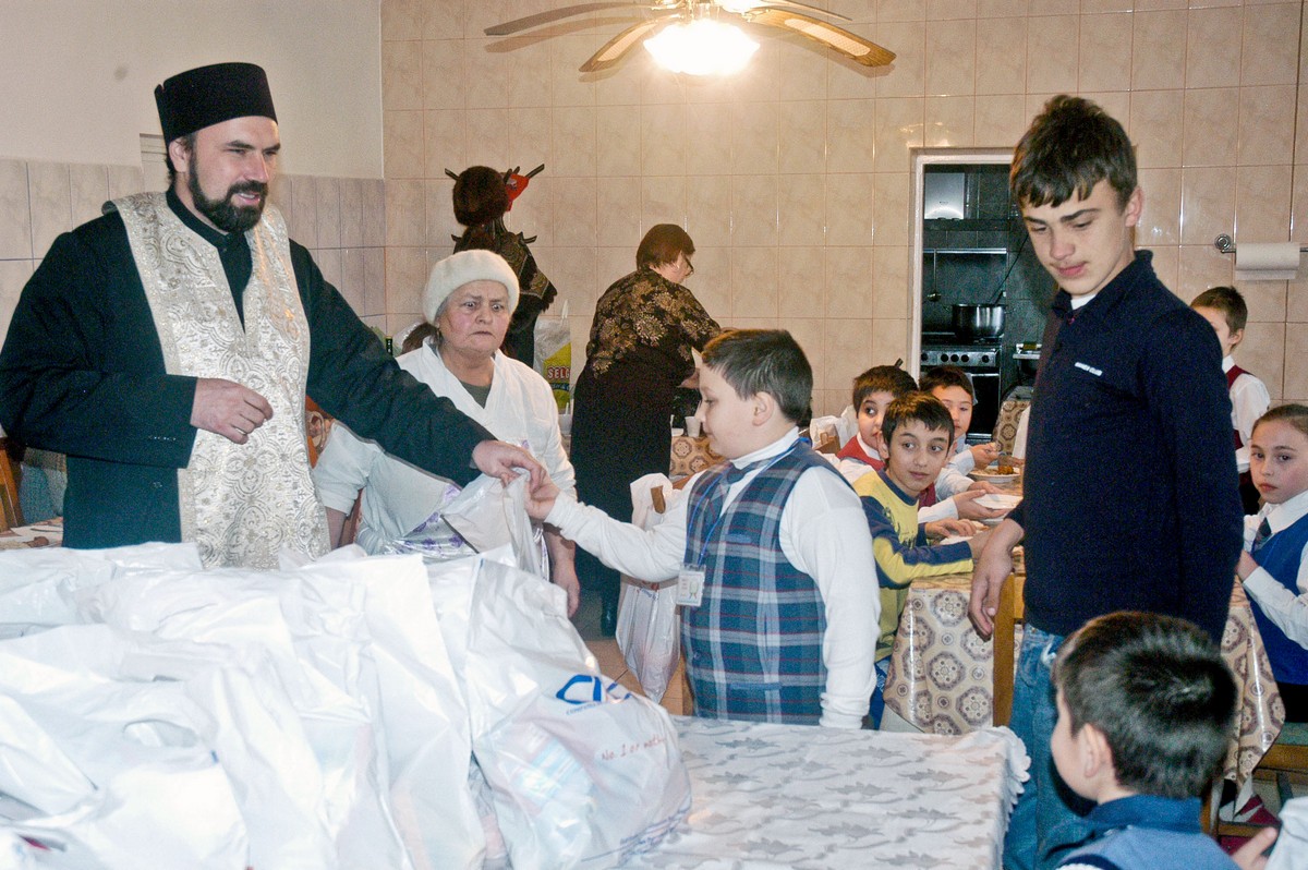 Daruri pentru copiii de la Aşezământul &quot;Samarineanul milostiv&quot;