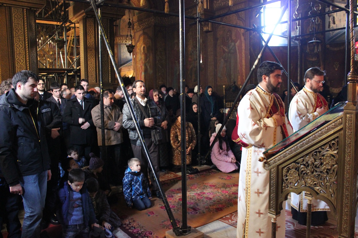 Sfânta Liturghie arhierească la mănăstirea „Sfinții Trei Ierarhi” din Iaşi