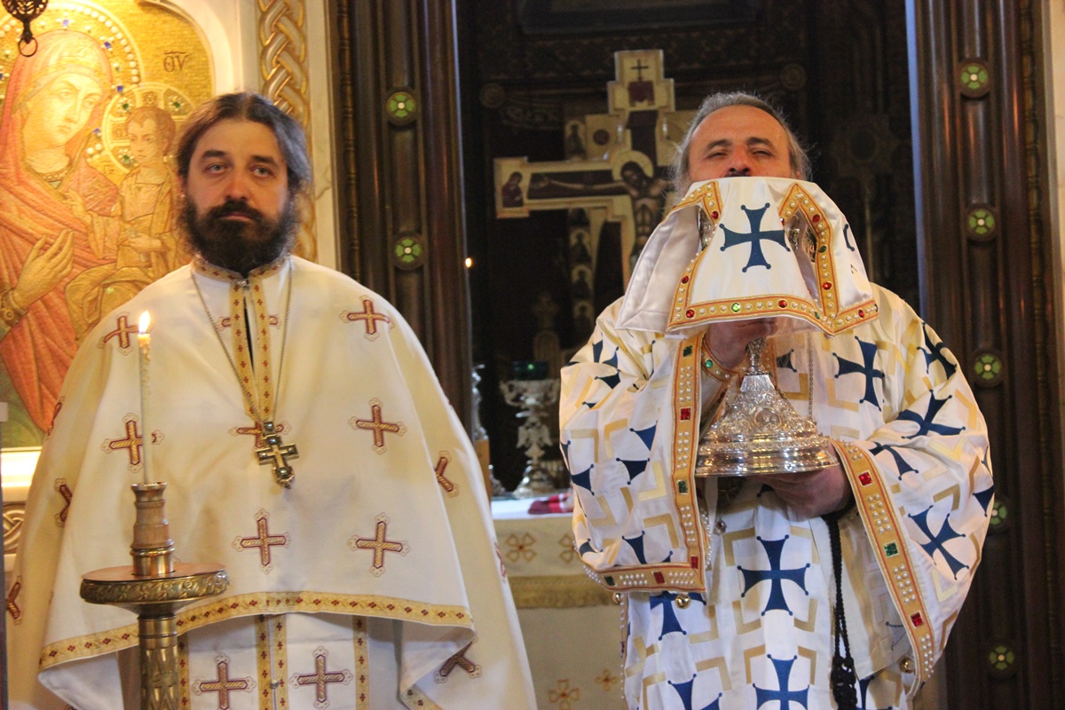 Sfânta Liturghie arhierească la mănăstirea „Sfinții Trei Ierarhi” din Iaşi