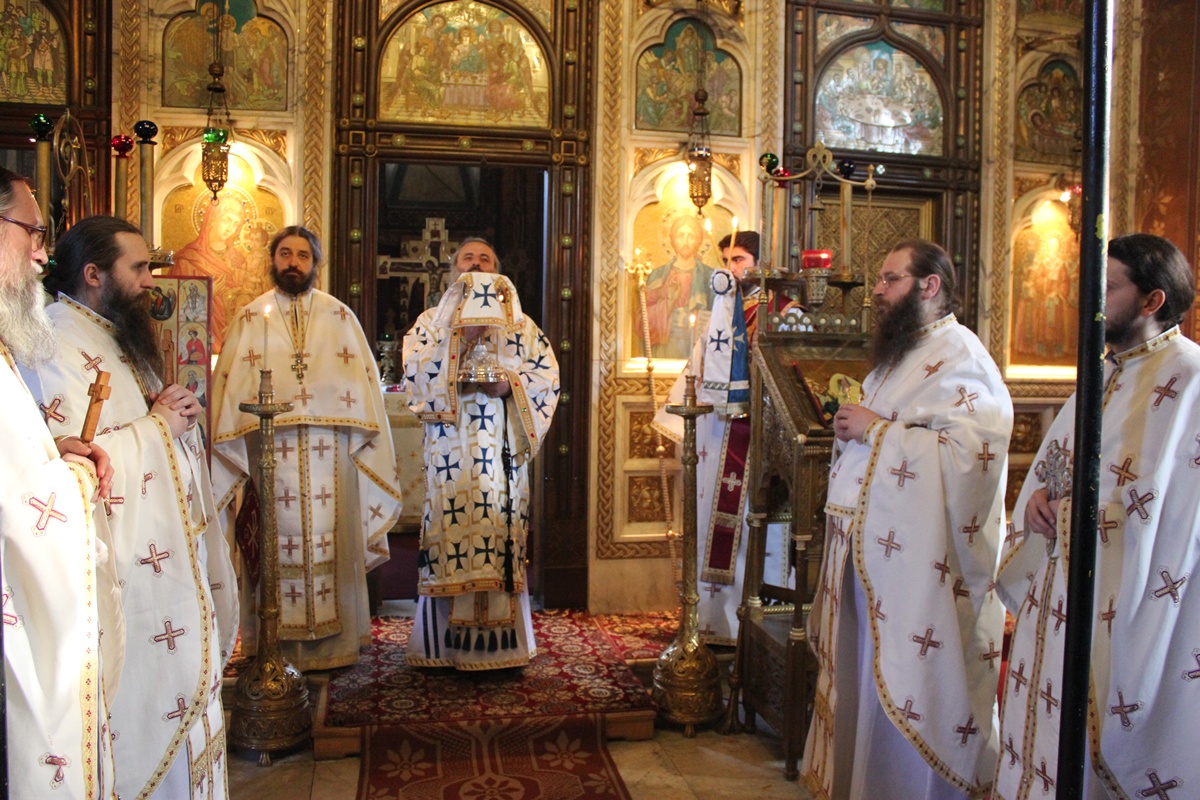 Sfânta Liturghie arhierească la mănăstirea „Sfinții Trei Ierarhi” din Iaşi