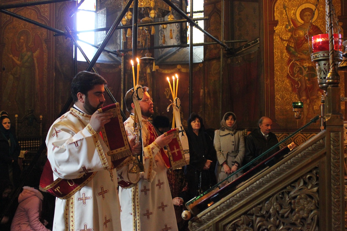 Sfânta Liturghie arhierească la mănăstirea „Sfinții Trei Ierarhi” din Iaşi