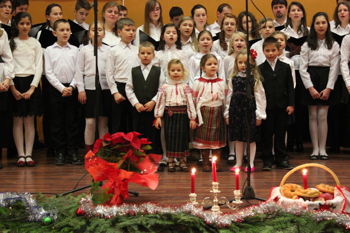 Bucuria Naşterii Domnului, răspândită prin colinde la Piatra-Neamţ