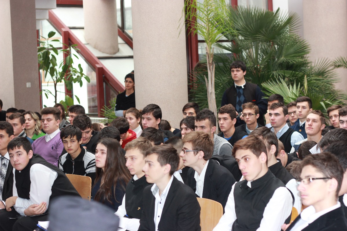 Întâlnire dedicată Sfântului Ierarh Dosoftei, la Seminarul Teologic din Iaşi