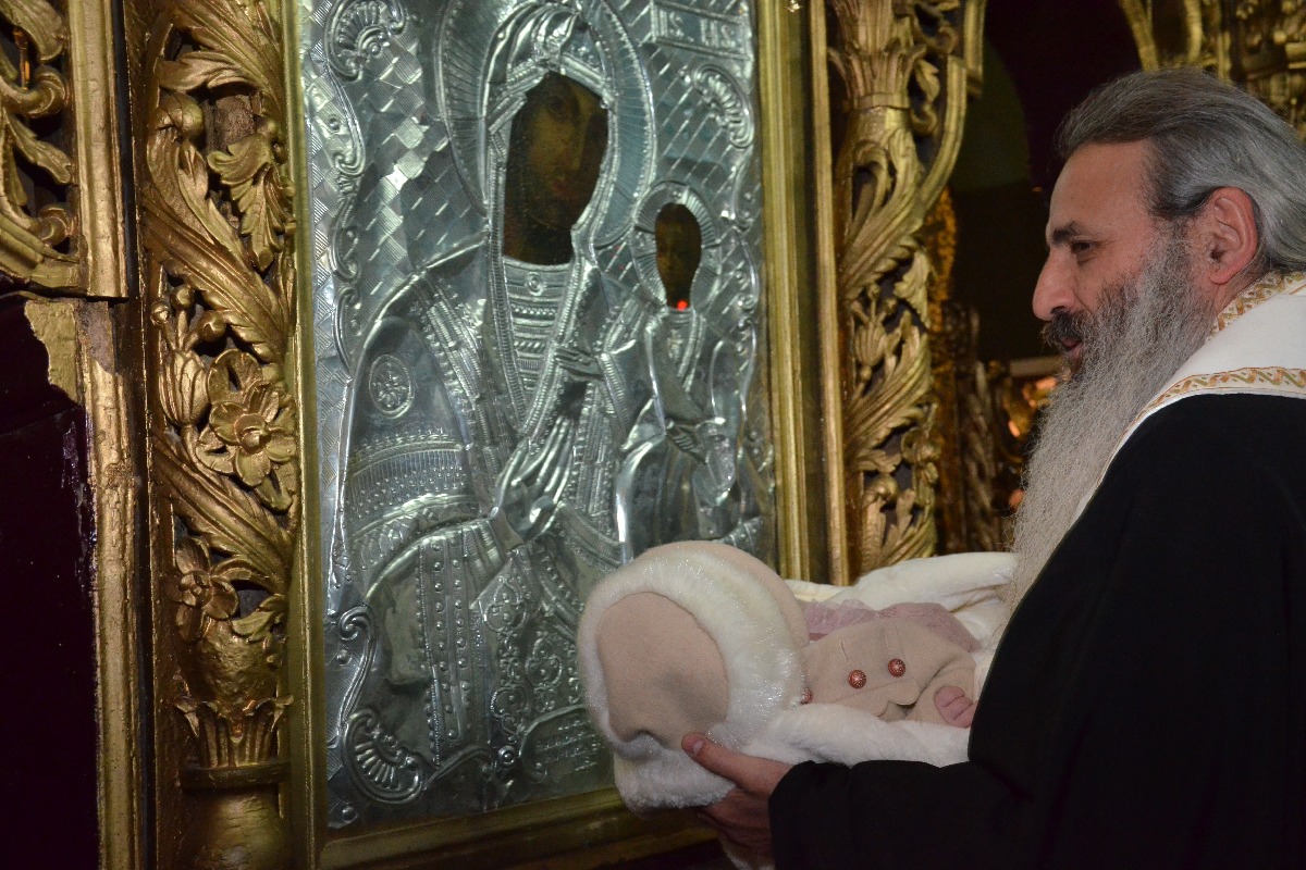 Sfânta Liturghie şi slujba Botezului oficiate de IPS Mitropolit Teofan în Protopopiatul Săveni