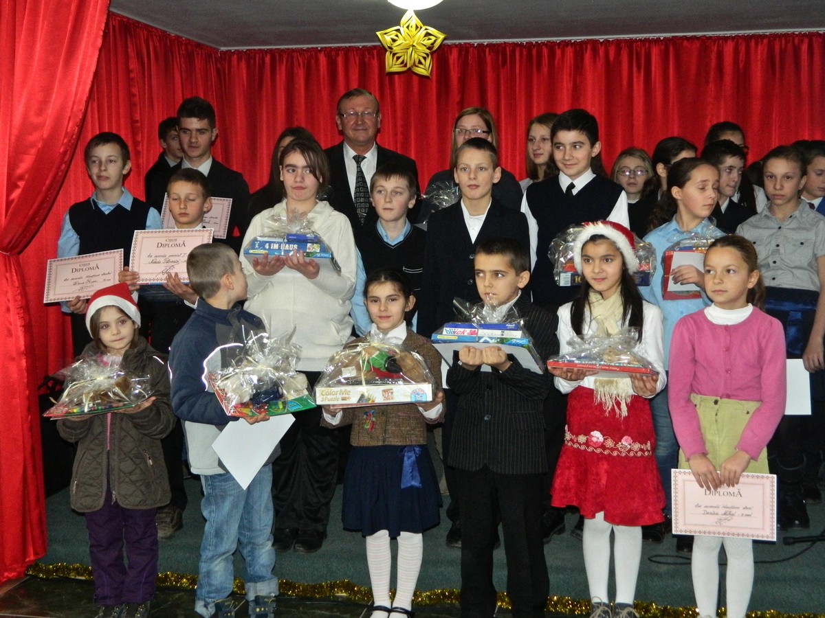 Serbare de Crăciun la Aşezământul „Sfântul Ierarh Leontie” din Rădăuţi Serbare de Crăciun la Aşezământul „Sfântul Ierarh Leontie” din Rădăuţi