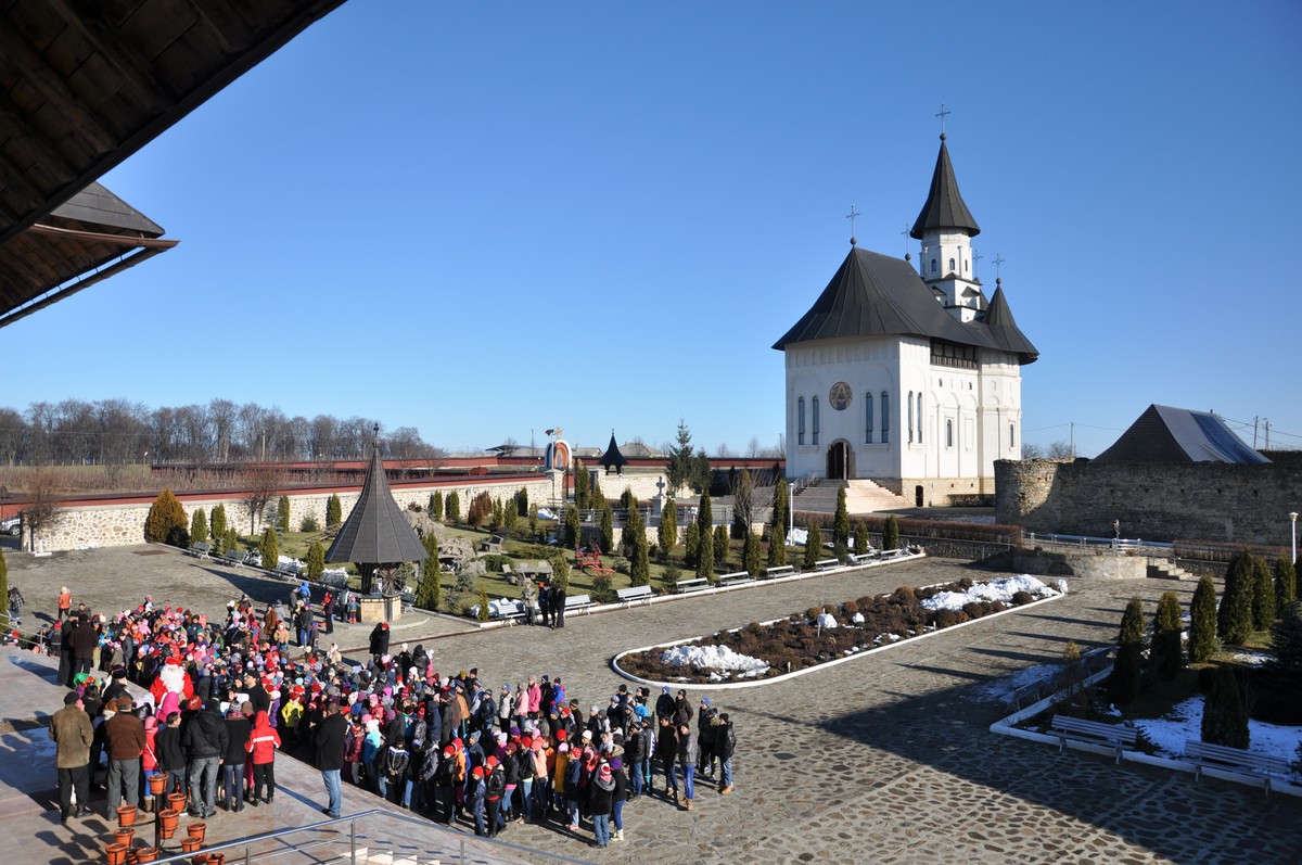 Bucuria Crăciunului la Mănăstirea Hadâmbu