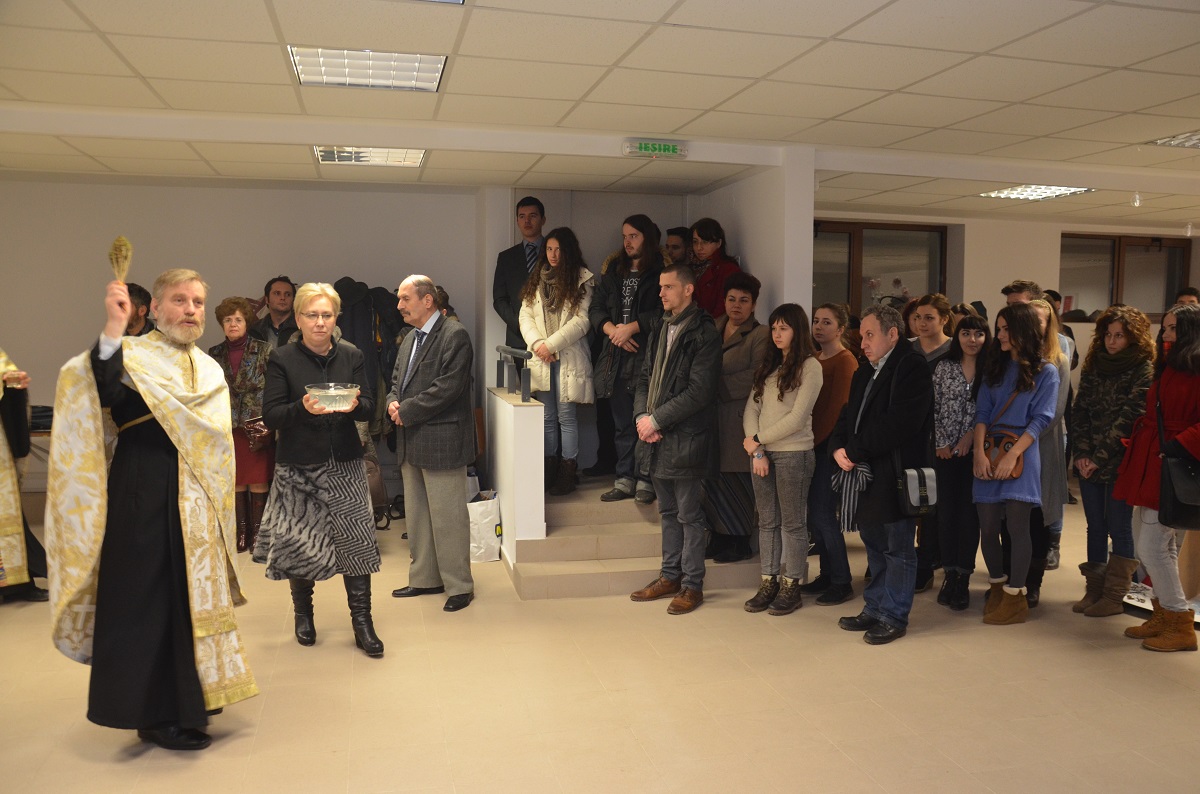 Slujbă de sfinţire la Facultatea de Arte Vizuale şi Design din Iaşi Slujbă de sfinţire la Facultatea de Arte Vizuale şi Design din Iaşi