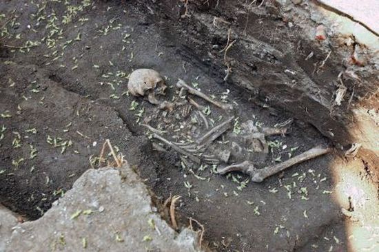 Ruinele unei biserici și un cimitir medieval au fost descoperite de către arheologi în centrul Timișoarei