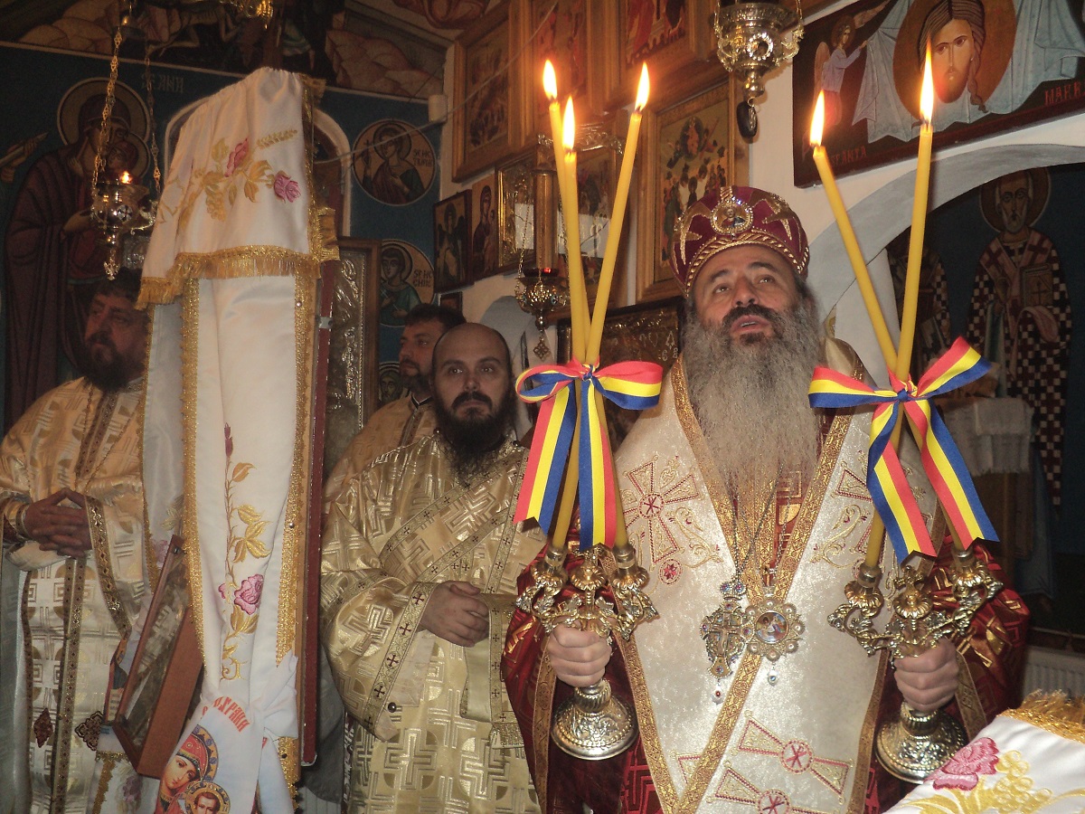 IPS Teofan, prezent în mijlocul enoriaşilor parohiei „Sfinţii Părinţi Ioachim şi Ana“ - Mărăţei 3