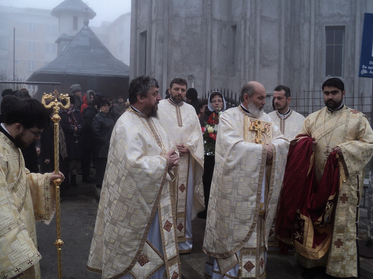 IPS Teofan, prezent în mijlocul enoriaşilor parohiei „Sfinţii Părinţi Ioachim şi Ana“ - Mărăţei 3