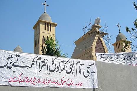 Un preot creștin valorează aproape 200 000 de dolari