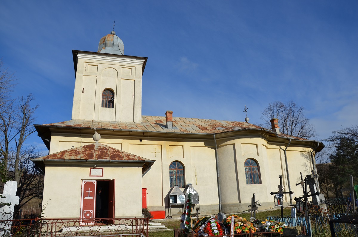 Sfântul Nicolae i-a adus împreună pe studenţii teologi ieșeni şi pe enoriaşii din Pocreaca