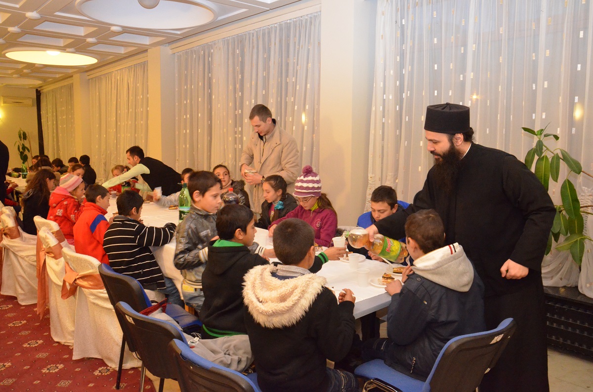 Copiii parohiei Stânca-Roznovanu, în vizită la Colegiul „Sfântul Nicolae“