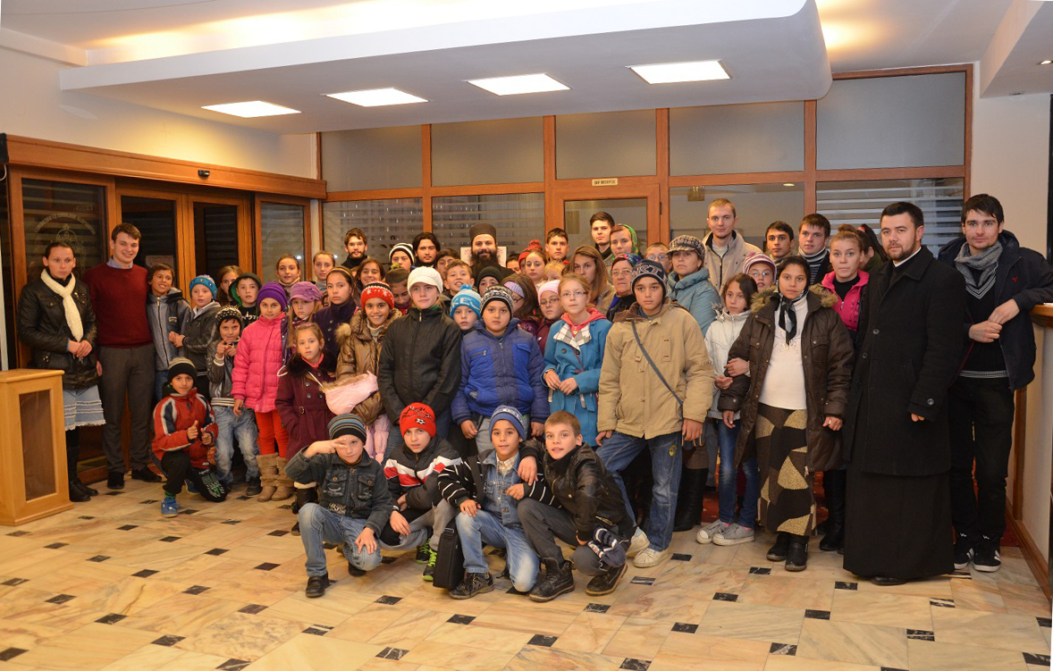 Copiii parohiei Stânca-Roznovanu, în vizită la Colegiul „Sfântul Nicolae“