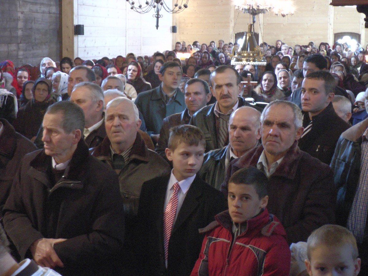 Liturghie arhierească în parohia Laura - Vicovu de Sus