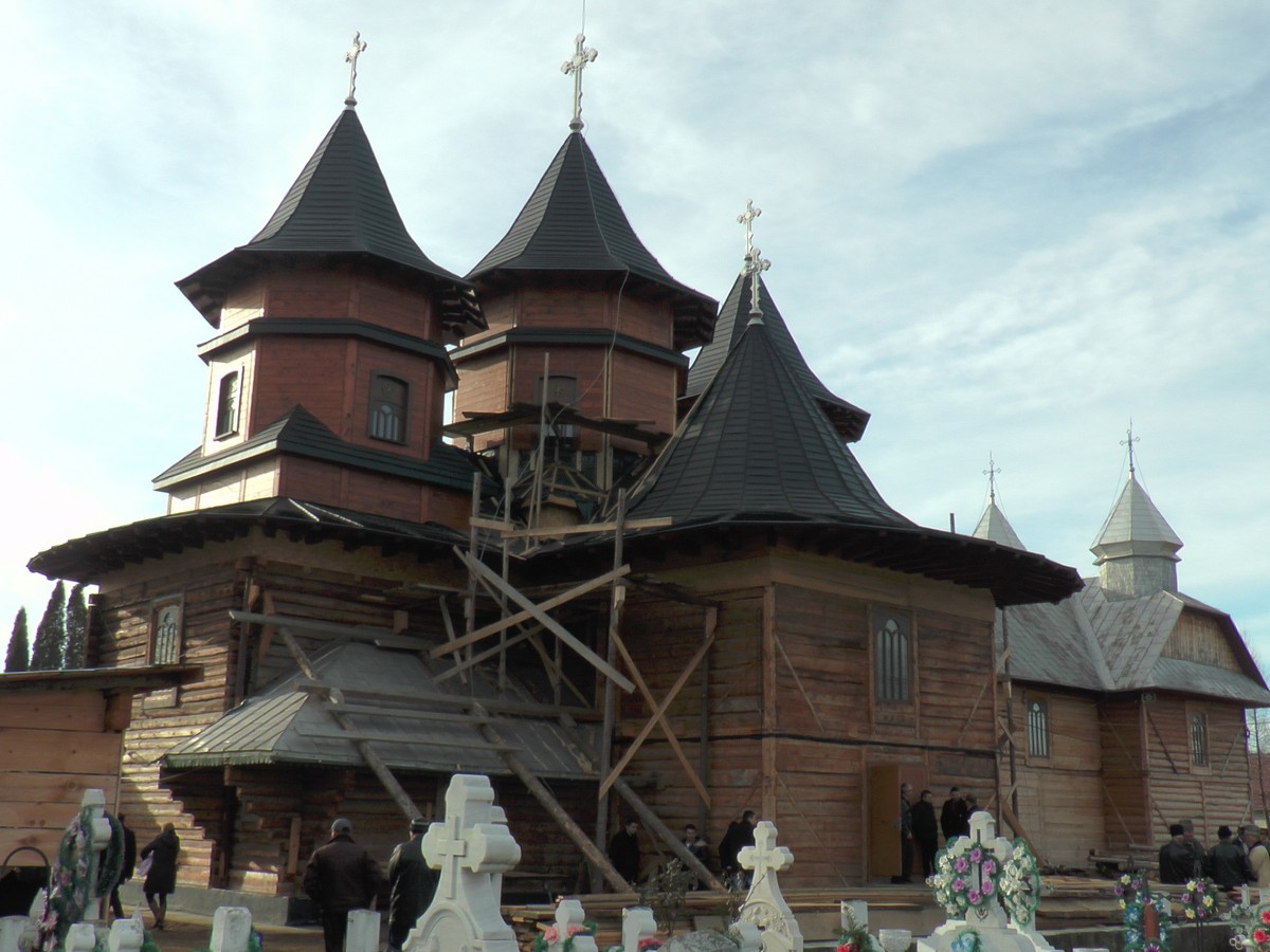 Liturghie arhierească în parohia Laura - Vicovu de Sus