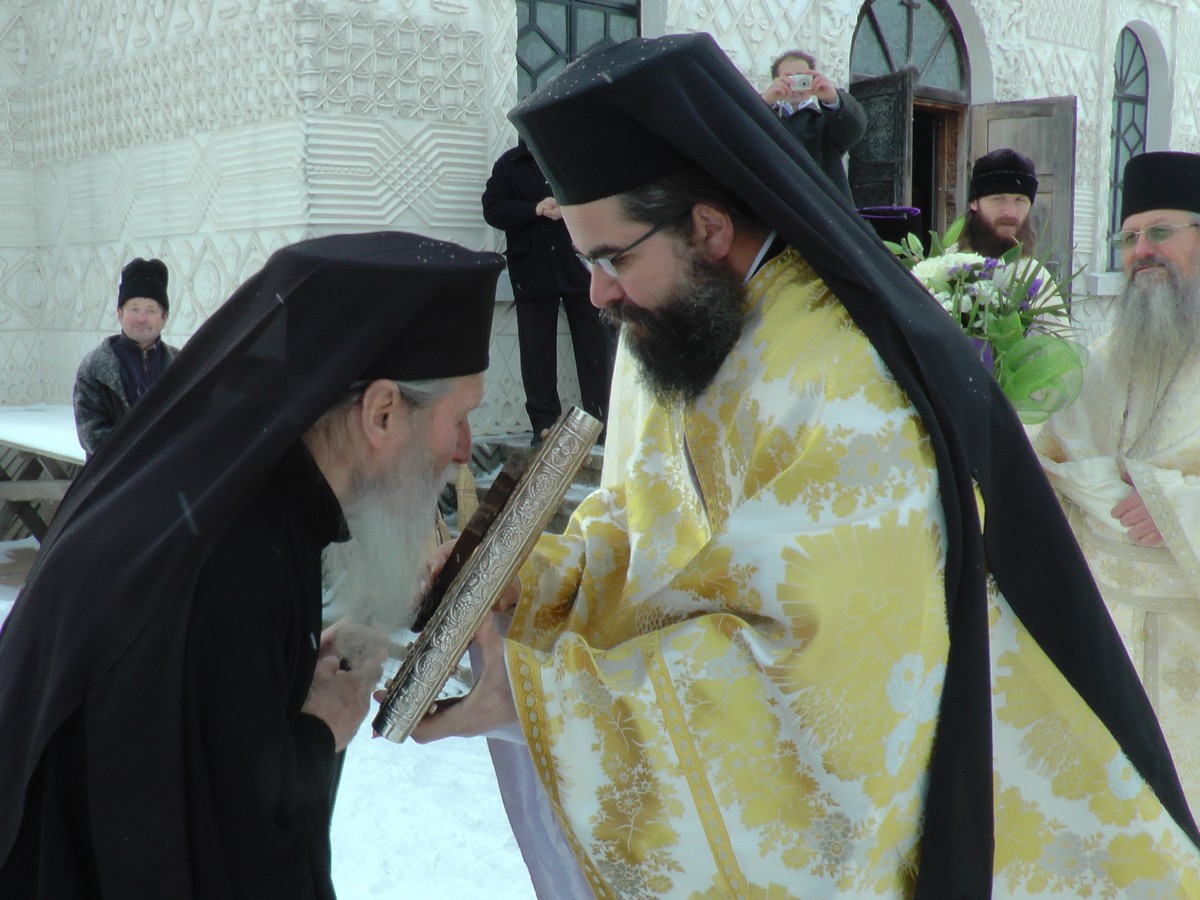 Liturghie arhierească în parohia Slătioara, Protopopiatul Fălticeni Liturghie arhierească în parohia Slătioara, Protopopiatul Fălticeni