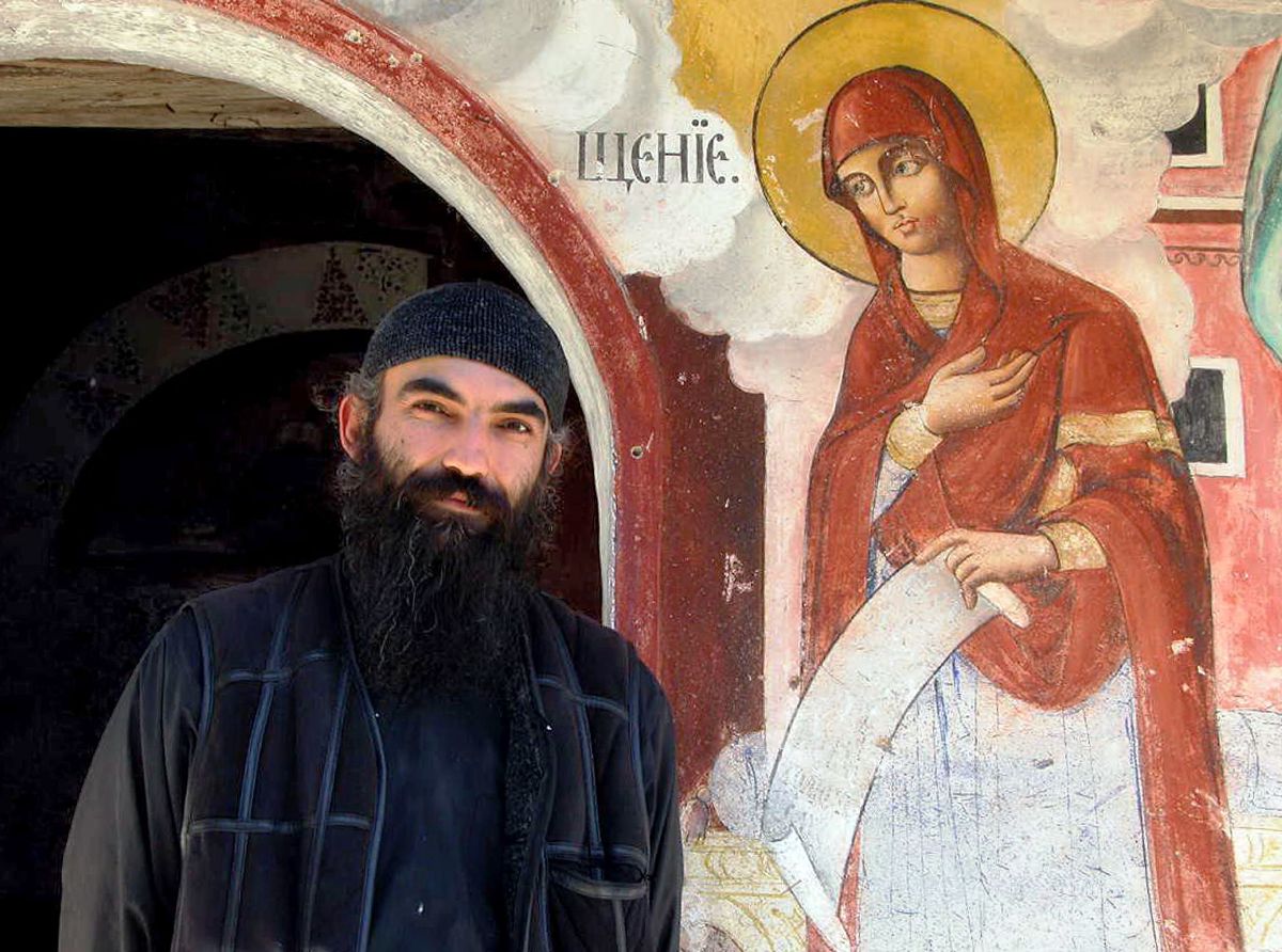 Părinte Teofil, ce ne ajută pe noi să avem o rugăciune cât mai curată, cât mai primită de Dumnezeu?