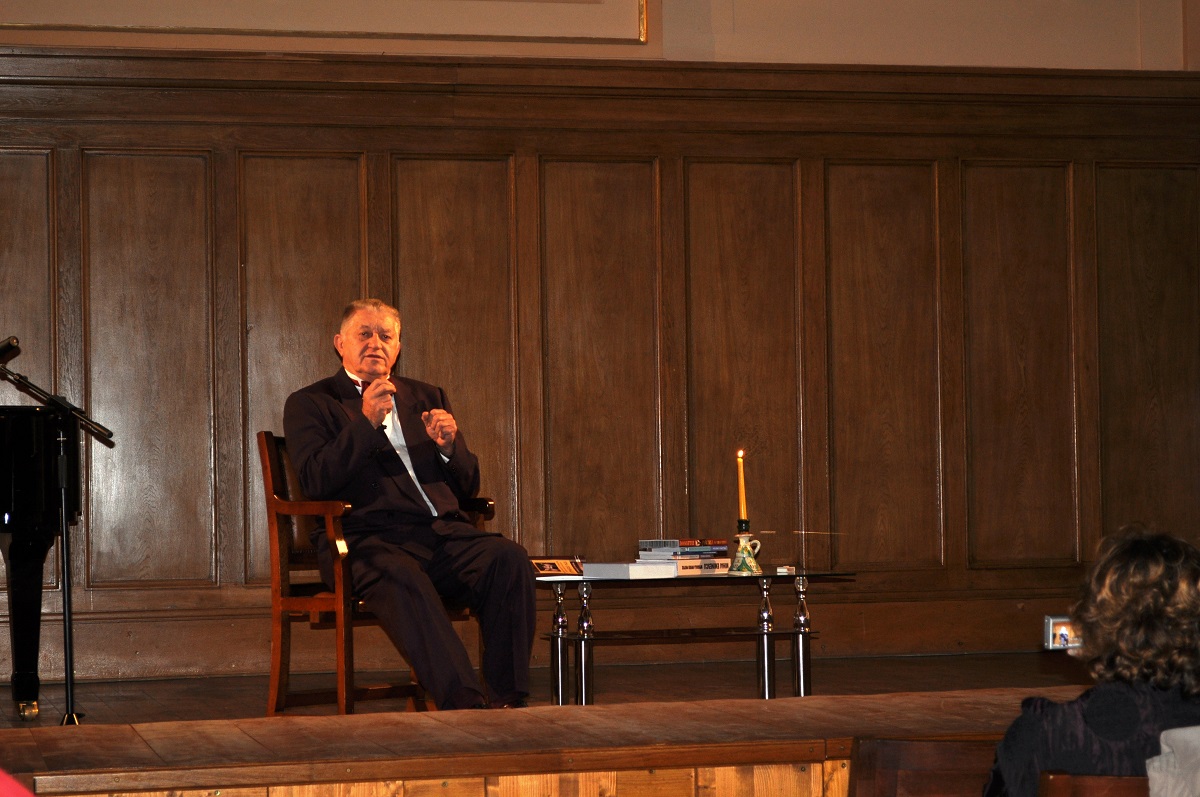 Recital extraordinar al actorului Dorel Vișan la Iași: „Eminescu, între geniu, om și sfânt”