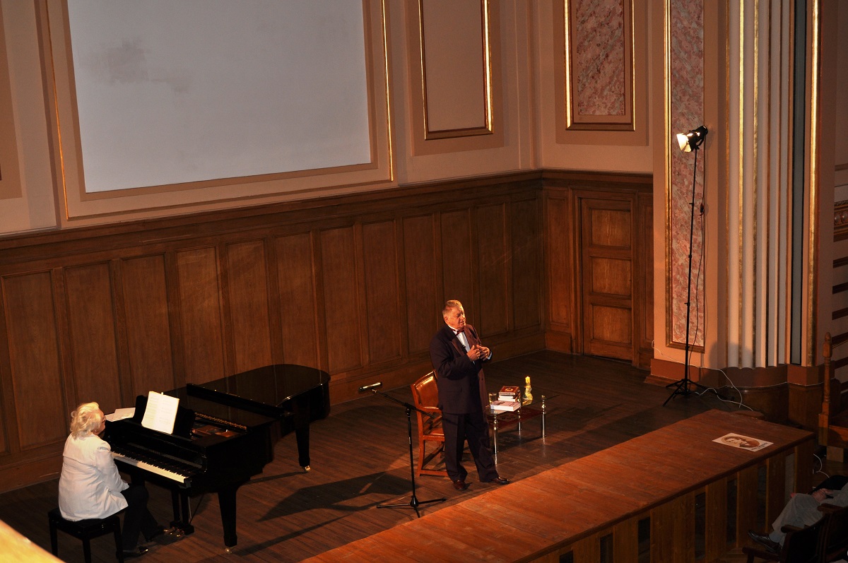 Recital extraordinar al actorului Dorel Vișan la Iași: „Eminescu, între geniu, om și sfânt”