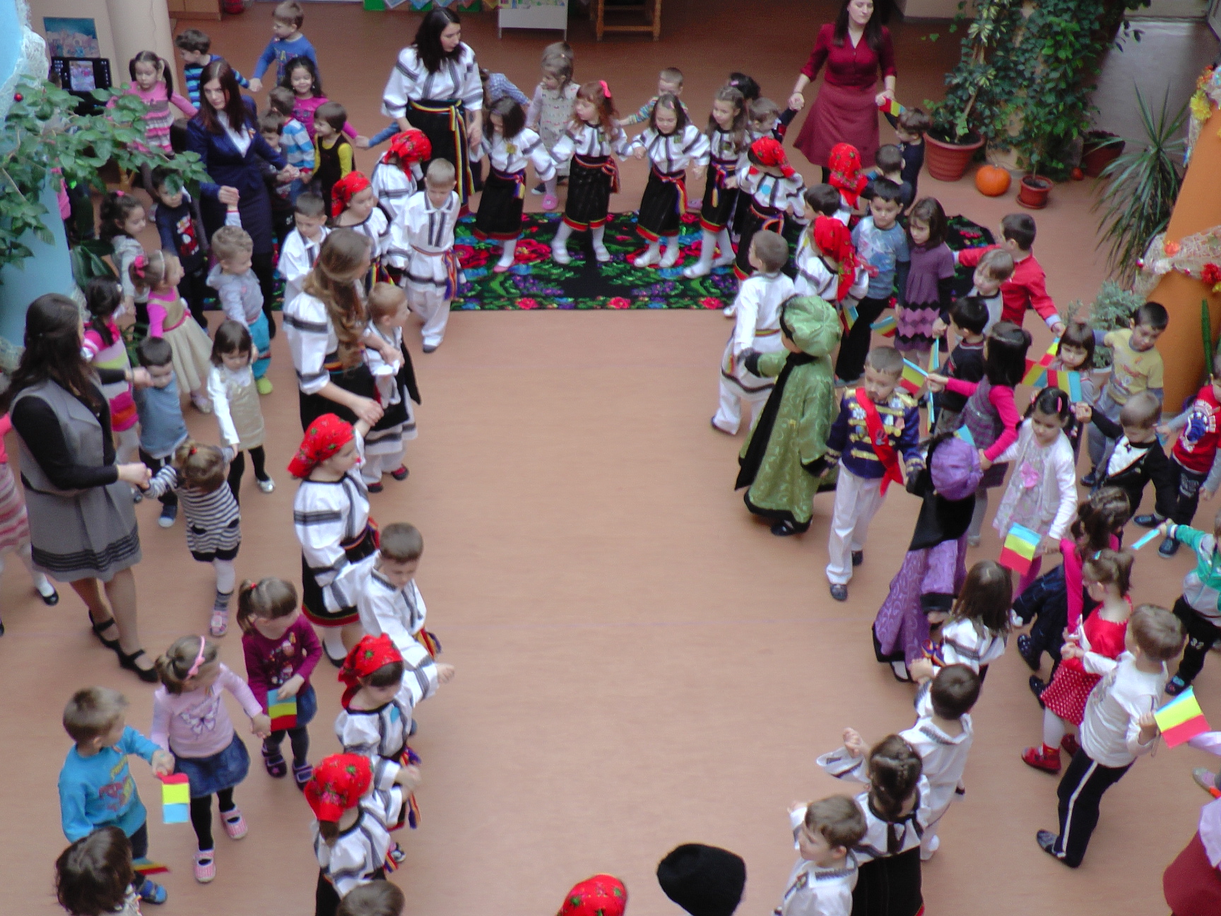 Spectacol artistic la Grădiniţa &quot;Sfântul Ioan cel Nou&quot; din Suceava