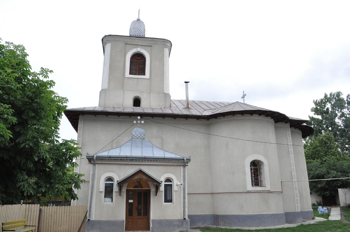 Slujbă arhierească în parohia Pârcovaci