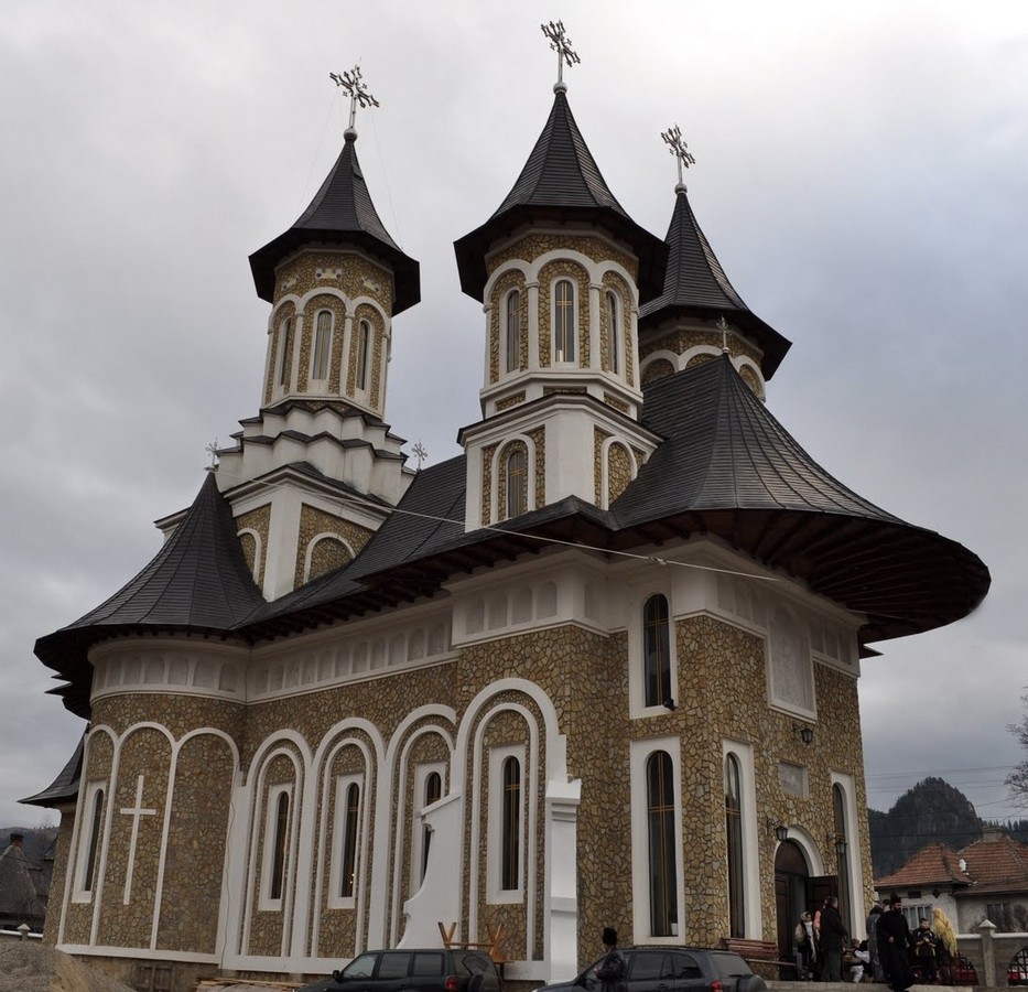 IPS Pimen: &quot;Prin pocăinţă, mintea noastră se întoarce către Dumnezeu&quot;