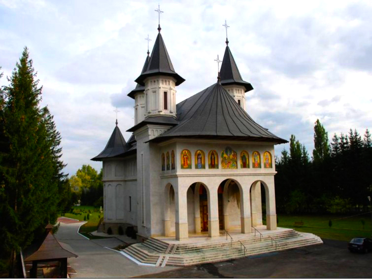 Trunchiul copacului - Biserica