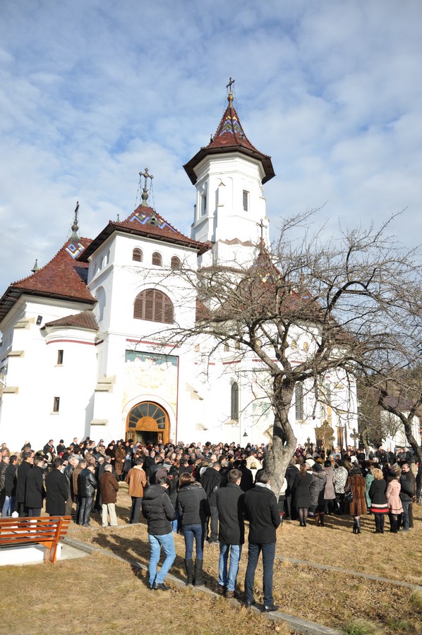 Tradiţii de Bobotează în parohia Sadova