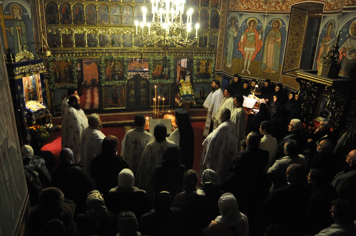 Priveghere în cinstea Sfinţilor Atanasie şi Chiril la Mănăstirea Copou