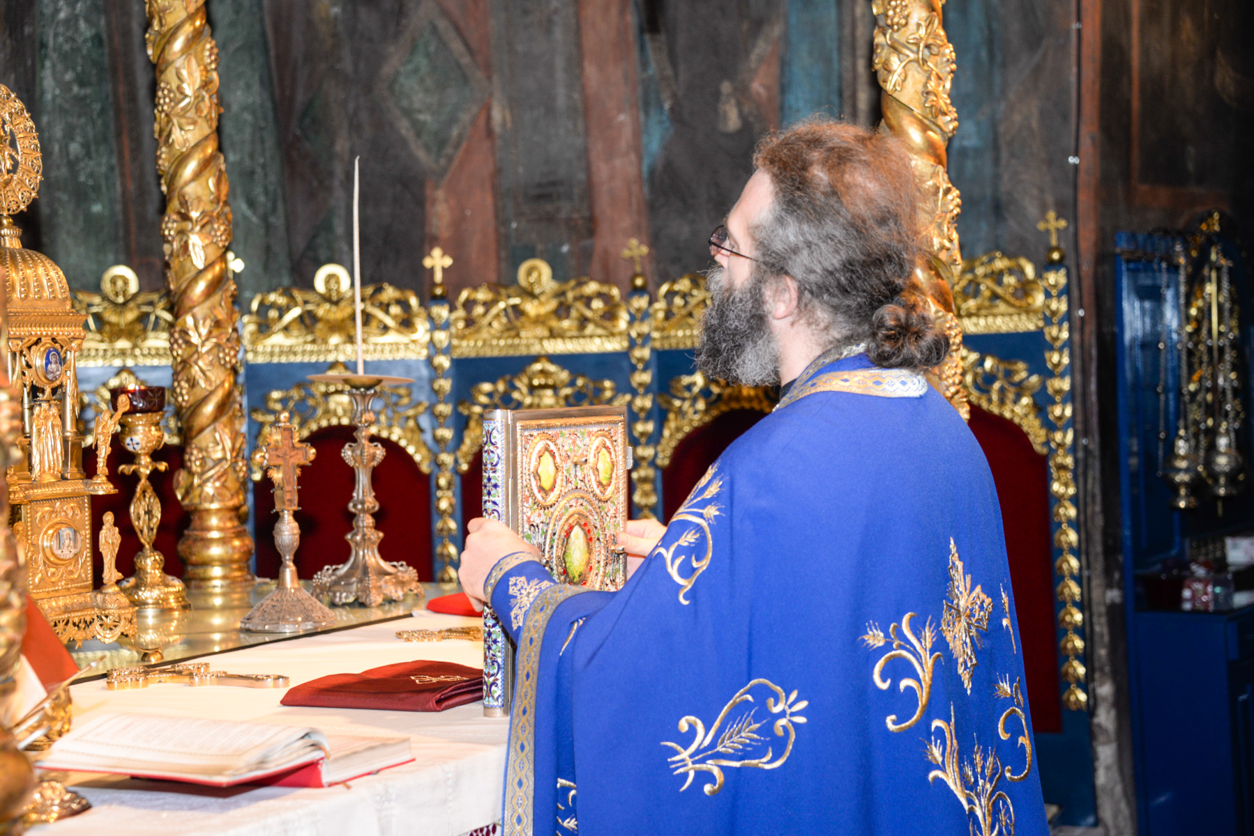 Ce este „Liturghia catehumenilor”? Cum începe și se termină ea?