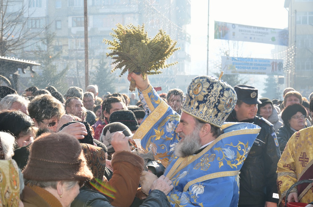 Sfinţirea Apei celei Mari în oraşul Comăneşti
