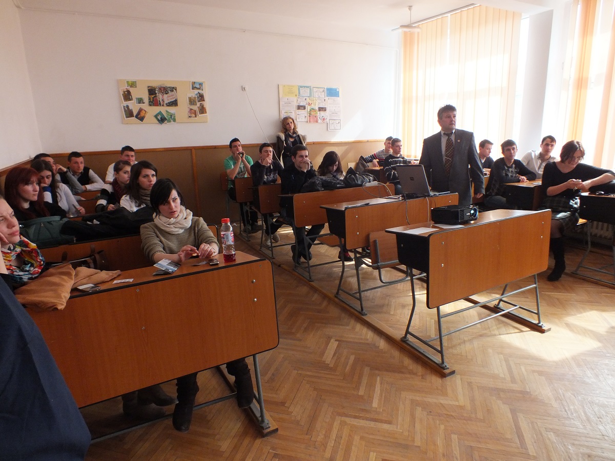 Manifestări culturale şi concursuri la Liceul „Al. I. Cuza” din Iaşi