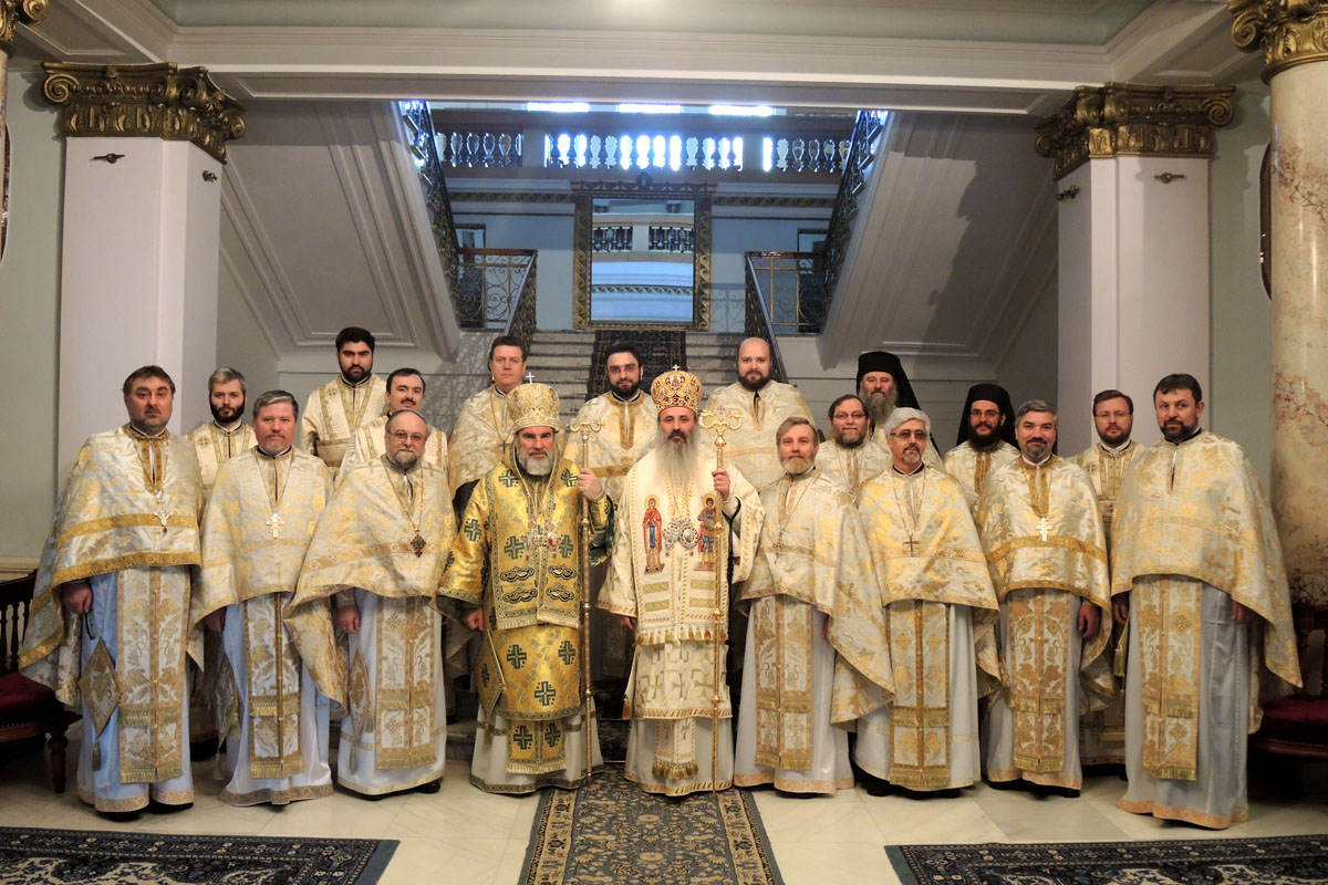 Liturghie oficiată de doi arhierei, la hramul Facultății de Teologie din Iași Liturghie oficiată de doi arhierei, la hramul Facultății de Teologie din Iași