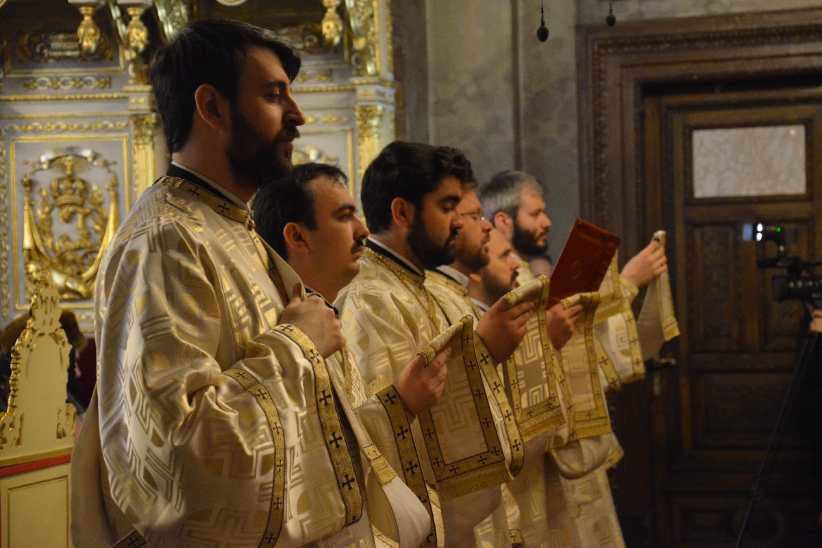 Liturghie oficiată de doi arhierei, la hramul Facultății de Teologie din Iași Liturghie oficiată de doi arhierei, la hramul Facultății de Teologie din Iași