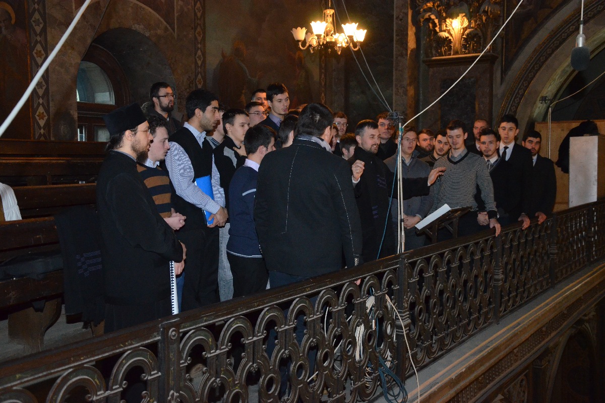 Liturghie oficiată de doi arhierei, la hramul Facultății de Teologie din Iași Liturghie oficiată de doi arhierei, la hramul Facultății de Teologie din Iași