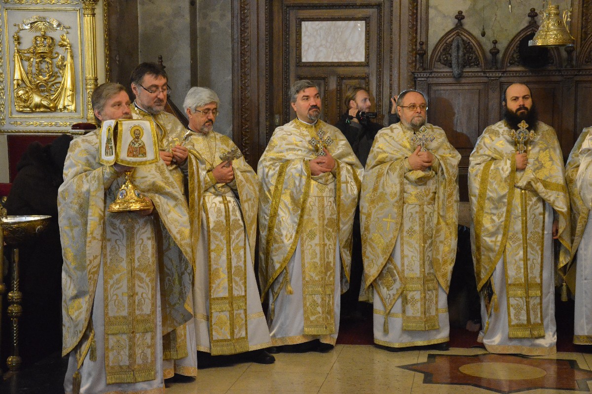 Liturghie oficiată de doi arhierei, la hramul Facultății de Teologie din Iași Liturghie oficiată de doi arhierei, la hramul Facultății de Teologie din Iași