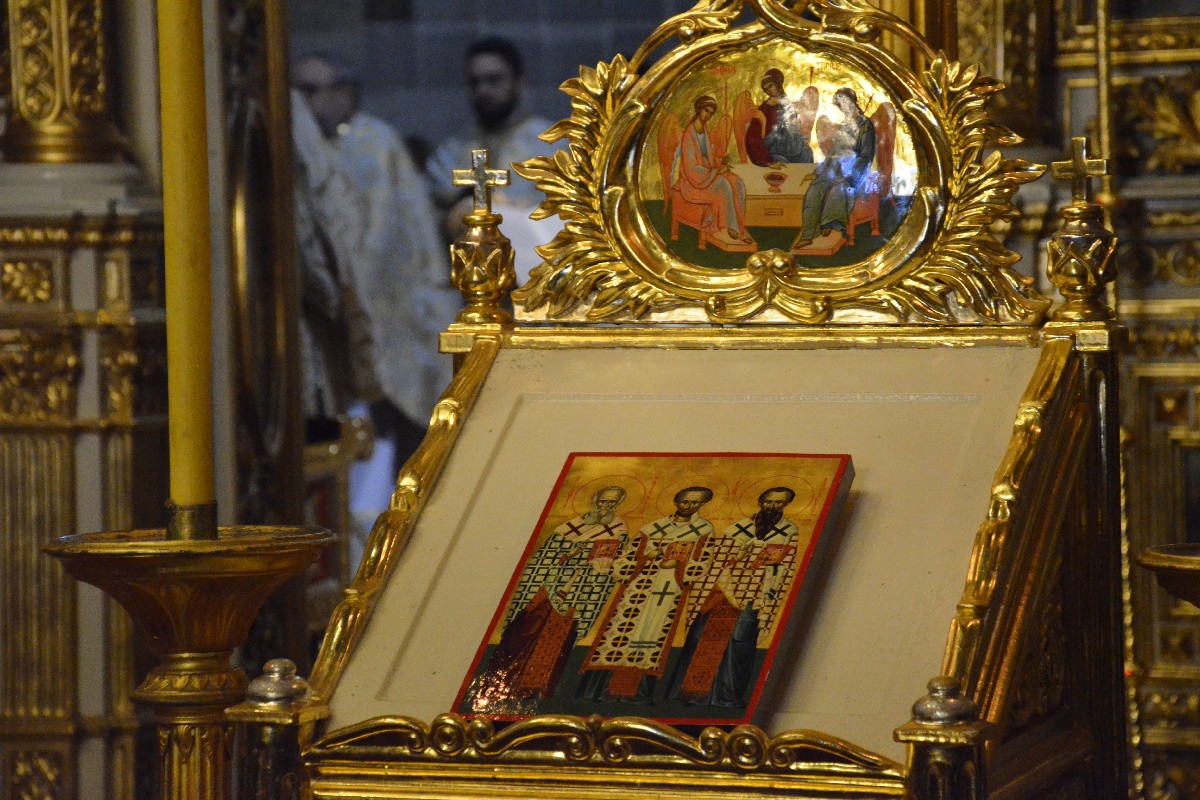 Liturghie oficiată de doi arhierei, la hramul Facultății de Teologie din Iași Liturghie oficiată de doi arhierei, la hramul Facultății de Teologie din Iași