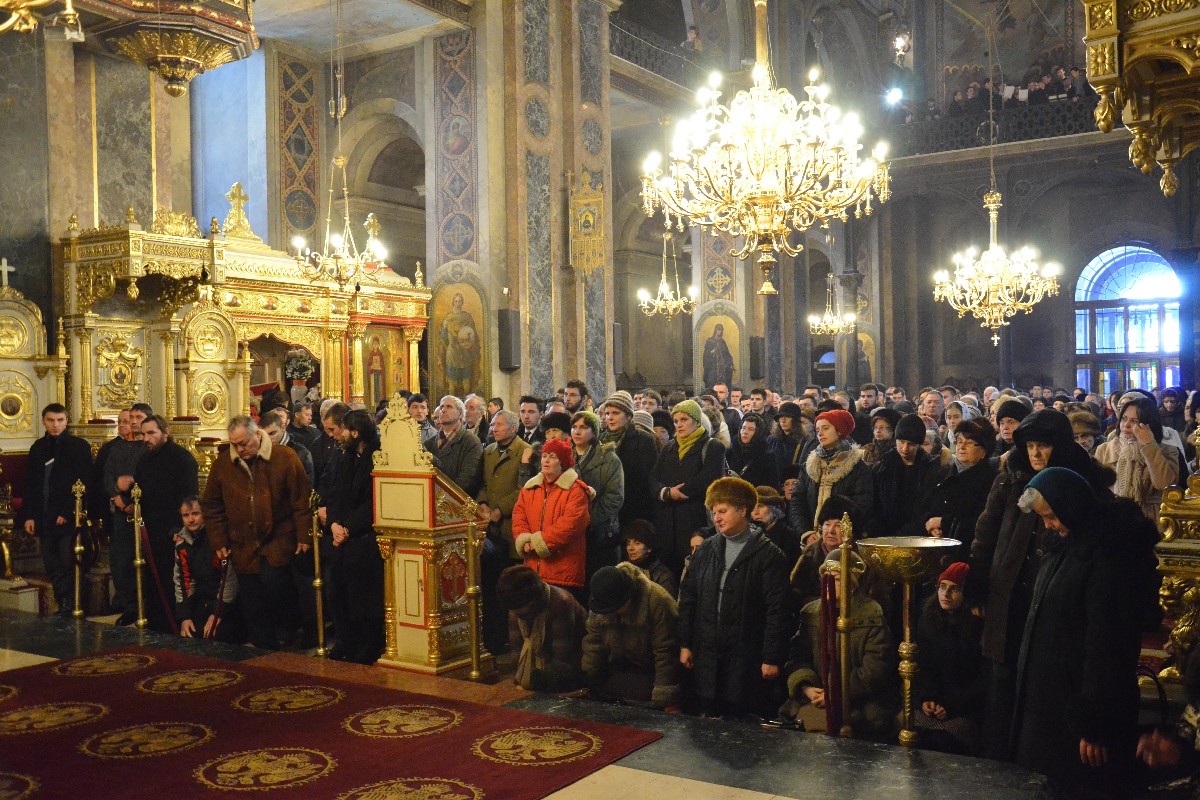 Liturghie oficiată de doi arhierei, la hramul Facultății de Teologie din Iași Liturghie oficiată de doi arhierei, la hramul Facultății de Teologie din Iași