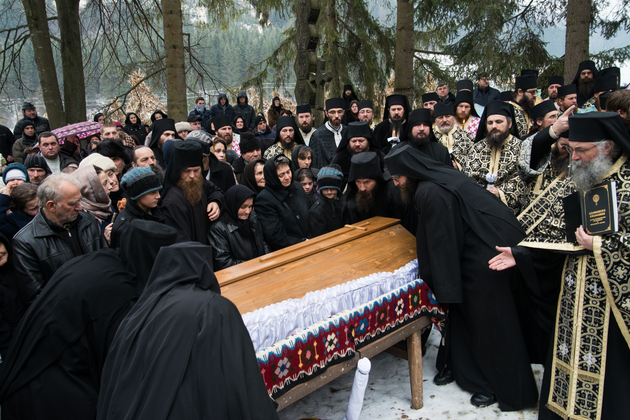 Părintele Serafim de la Putna: în suferință cu Dumnezeu și acum alături de El