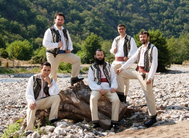 Grupul folcloric “Izvoraşul”, la Sărbătorile Eminescu Grupul folcloric “Izvoraşul”, la Sărbătorile Eminescu